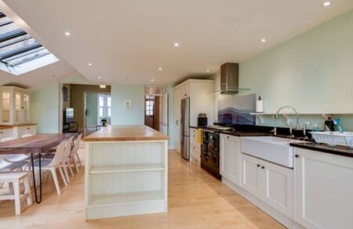 Summertown House | Summertown 4-BR Family Home - Bright & Spacious