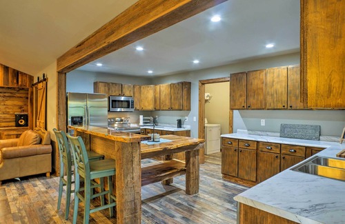 Summerville House | Summerville Getaway w/Deck + On-Site Creek!
