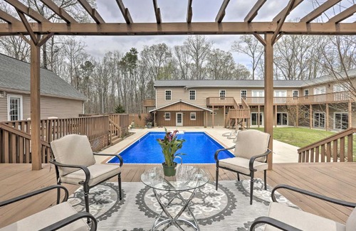 Summerville House | Summerville Home on 5 Acres Pool, Hot Tub and Deck!