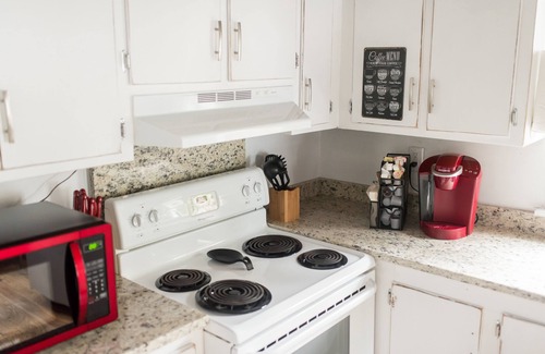 Summerville Historic District Cottage | Summerville Schoolhouse Retreat