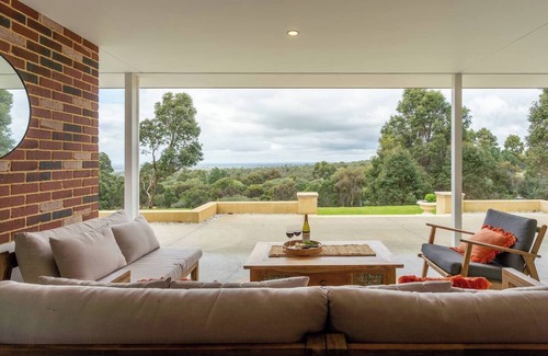 Yallingup Siding House | Summerville Treetops A Stunning Valley Retreat