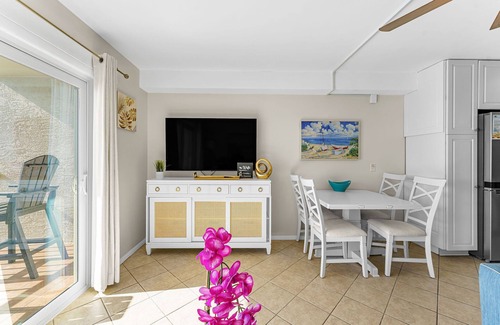 Upper Grand Lagoon Condo | Summit 926 Gulf front, 1 Bedroom, 1/2 Bathrooms, Sleeps 6/Beach Chairs Included