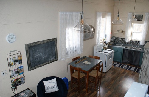 Ludington Cottage | Summit Beach Social ! Your seacret hideaway.