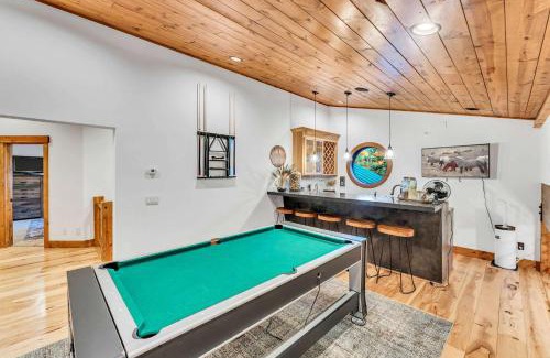 Pla-Vada Woodlands House | Summit Chalet Hot Tub and Game Room Near Skiing