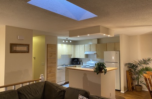 Montgomery House | SUMMIT & CITY STAY VRBO HOME —River, Mountains, Downtown, Mall, Stampede & More!