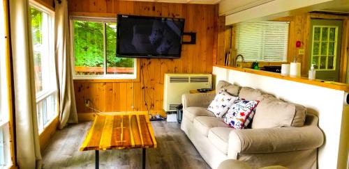 Algonquin Highlands House | Summit Cottage on Kawagama Lake