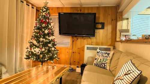 Algonquin Highlands House | Summit Cottage on Kawagama Lake