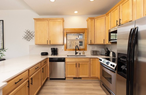 Dillon Condo | Summit County Basecamp: Escape to the Mountain Lake! Garage-Grill-In Town!