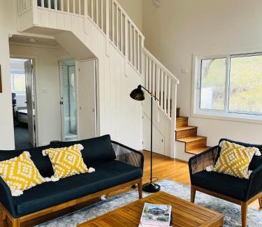 Armidale House | Summit House Armidale - 2 or 4 Bedrooms