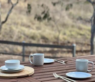 Armidale House | Summit House Armidale - 2 or 4 Bedrooms