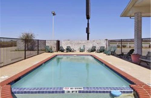 Hempstead Hotel | Summit Inn Hempstead