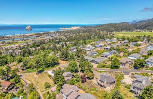 Pacific City House | Summit Lighthouse - Meredith Lodging