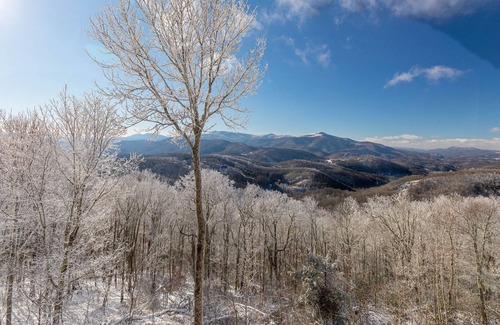 Banner Elk House | Summit Lodge - 180 degree views, hot tub, close to all area attractions, luxury gated community!