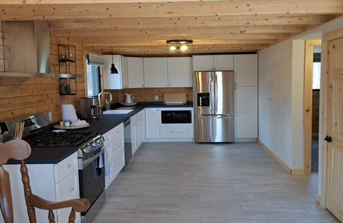 Antigonish County House | Summit Lodge - Lochaber Lake Lodges, Lakefront log cabin with year-round hot tub. Family friendly an