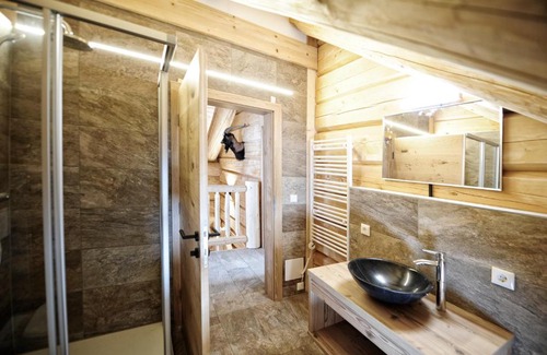 Pfunds Ski Chalet | Summit Lodges