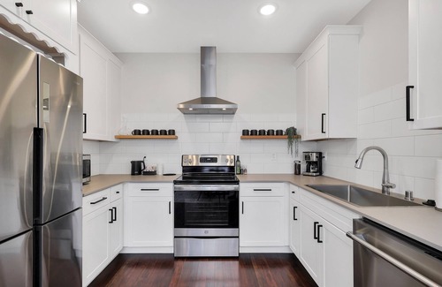 Mount Shasta Hotel | Summit Lofts, Extra Large Executive Suite, #210