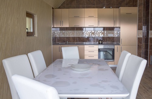 Zabljak Apartment | Summit One-Bedroom Apartment Retreat in Zabljak