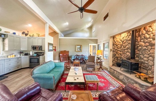 Duck Creek Village Cabin | Summit Pines Hideaway - Amazing Mountain Views!