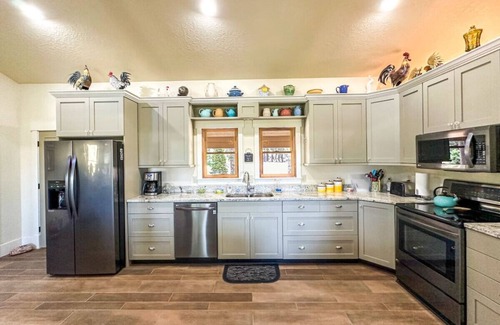 Duck Creek Village Cabin | Summit Pines Hideaway - Amazing Mountain Views!