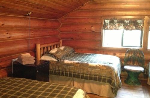 Valemount Cabin | Summit River Lodge & Campsites
