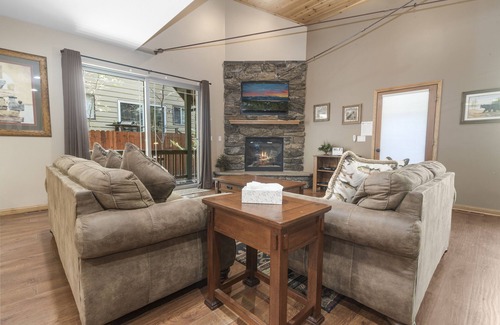 Summit Estates Cabin | Summit Shooting Stars - Cabins each with a Hot Tub and Game Room! Perfect location!