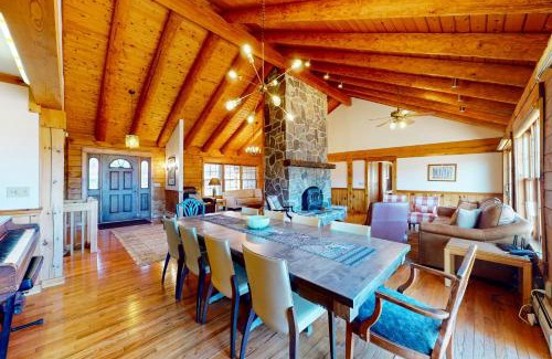 Easton House | Summit Solitude