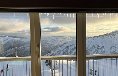 Hotham Heights Apartment | Summit Views, car park, luxury accommodation for 5 in central, ski out location