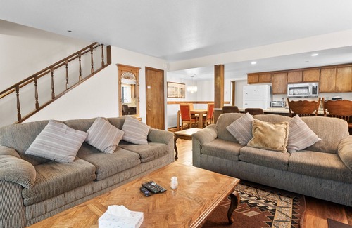 Summit Estates House | Summit X-ross Roads - Walk to Snow Summit, Fireplace, Deck, Barbecue