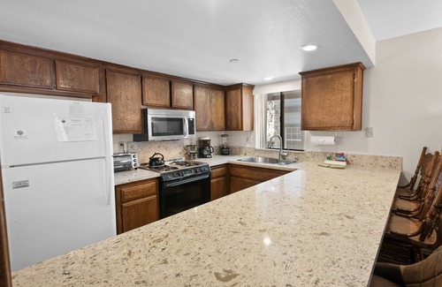 Summit Estates House | Summit X-ross Roads - Walk to Snow Summit, Fireplace, Deck, Barbecue