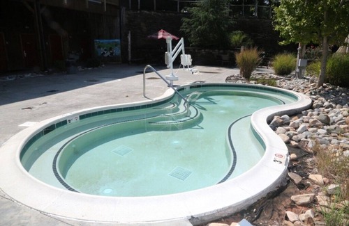 Gordonsville Cabin | Sumptuous Shenandoah Crossing, 2 Bedroom Resort Cabin, Just A Mile To Your Favorite Destinations