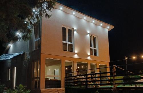 Mladenovac House | Sumska Vila Lisovic