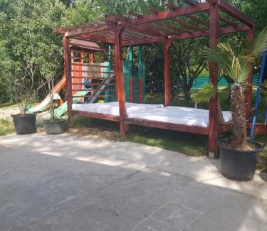 Mladenovac House | Sumska Vila Lisovic