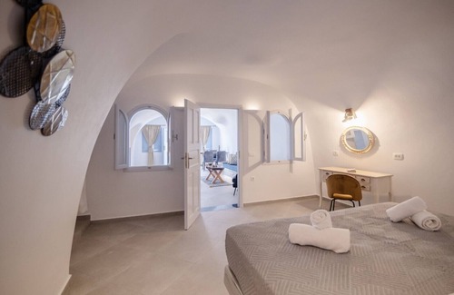 Finikia Hotel | Sun Angelos Oia - Luxury Cave Suites