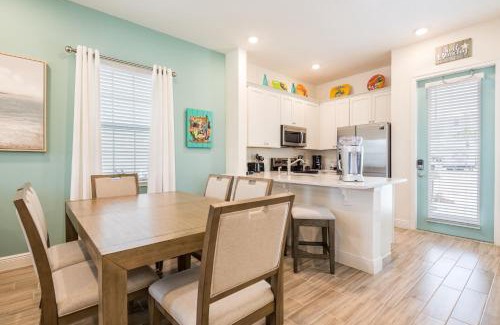 West Kissimmee House | Sun Baked Cottage With Hot Tub Near Disney With Margaritaville Resort & Island H2O Access - 8089Dr