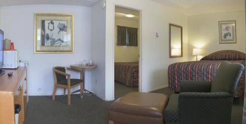 Medicine Hat Hotel | Sun-Dek Motel