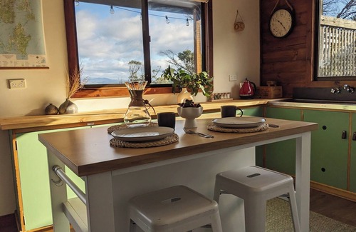 Alonnah House | Sun-drenched with spectacular views. Central location for exploring Bruny.