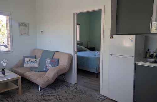 Cambrian House | Sun-filled 1-BR private Getaway in Beautiful safe and quiet Neighborhood