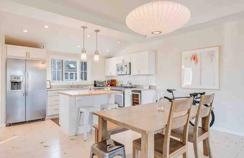 Hamptons House | Sun filled 2-bedroom steps away from the beach