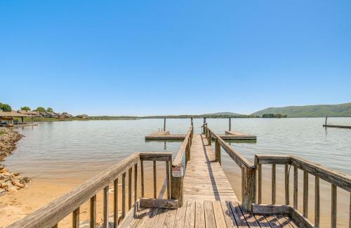 North Shore Apartment | Sun-Filled Condo with Smith Mountain Lake Views