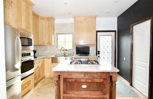 MacGregor House | Sun-Filled Home Away from Home