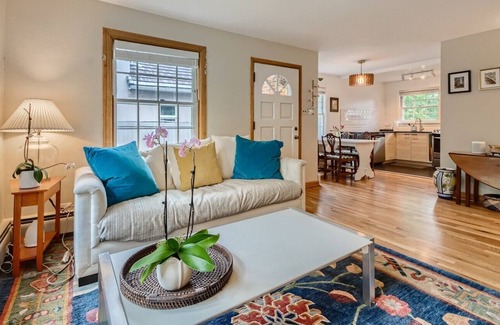 Cherry Creek House | Sun-filled House in the Heart of Cherry Creek