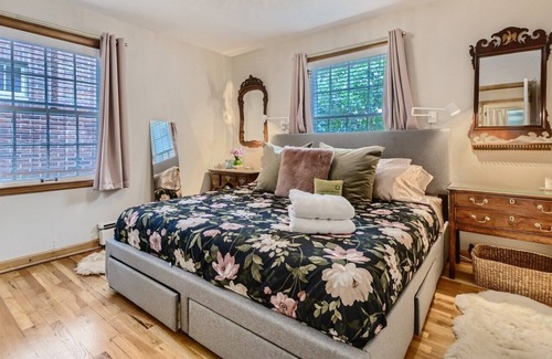 Cherry Creek House | Sun-filled House in the Heart of Cherry Creek
