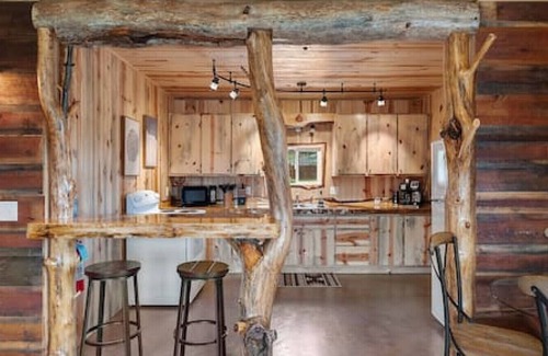 Custer Cabin | Sun Filled Joy: Hot Tub + Sauna + Watch Wildlife