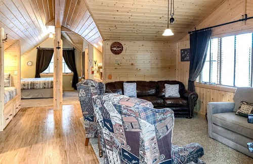 South Fork Apartment | Sun-filled mountain studio with deck, fireplace, & views- near skiing & trails