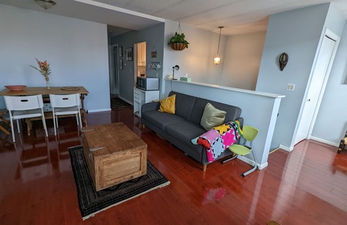 Woodstock Apartment | Sun-filled, private 2 Bdrm Apt, 1 block to subway