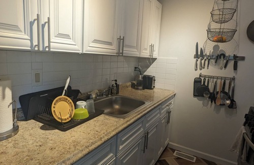 Woodstock Apartment | Sun-filled, private 2 Bdrm Apt, 1 block to subway