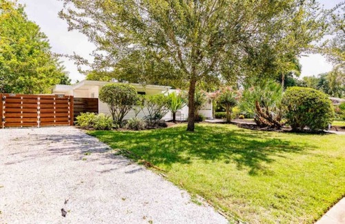 Alta Vista House | Sun Filled Sarasota Home With Office