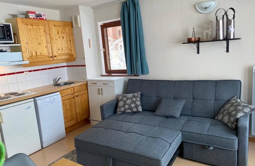 Les Esserts Apartment | Sun from 9:00 a.m. to 5:00 p.m. on the balcony facing south