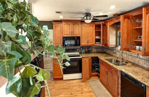Arlington House | Sun & Fun 3BR Beach Home w/Pool + Tiki Bar