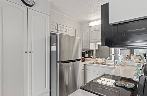 Thomas Drive Condo | Sun-Kissed Bliss Skip Elevators 2nd Floor Beachfront + Free Chairs & Tikki